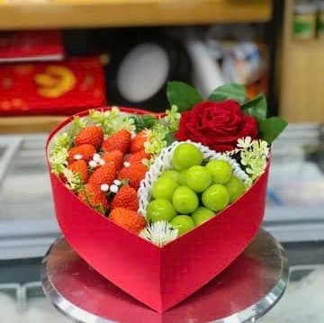 HỘP TRÁI CÂY TRÁI TIM ĐỎ 01